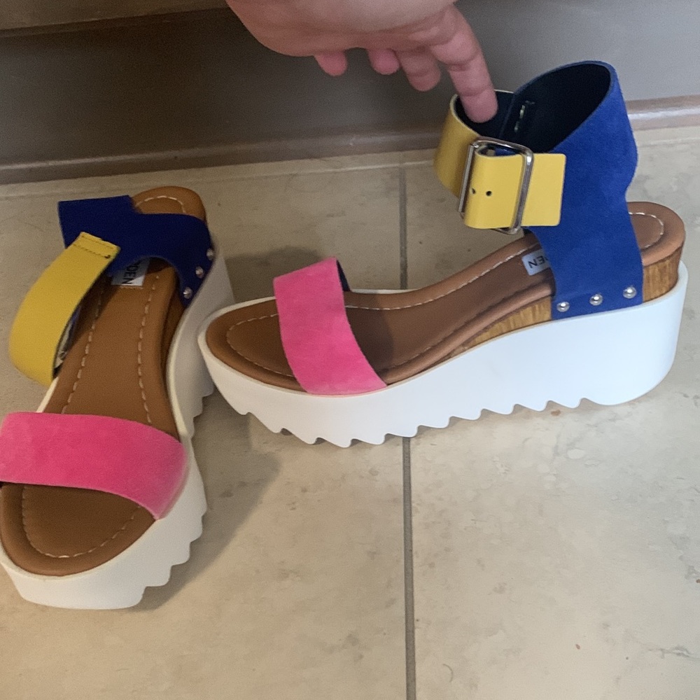 Never worn- Steve Madden